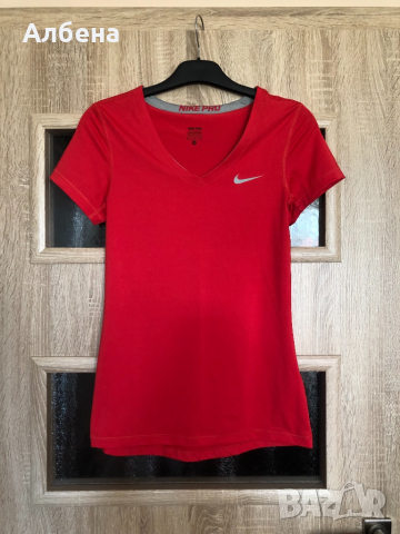 Дамска тениска Nike Pro , снимка 2 - Тениски - 36552958