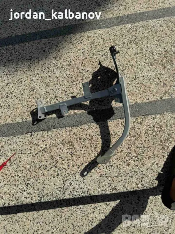 Лява основа или държач на преден ляв калник на Ауди Audi A8 H4 D4 само за 150лв. 4h0821393 4h0821233