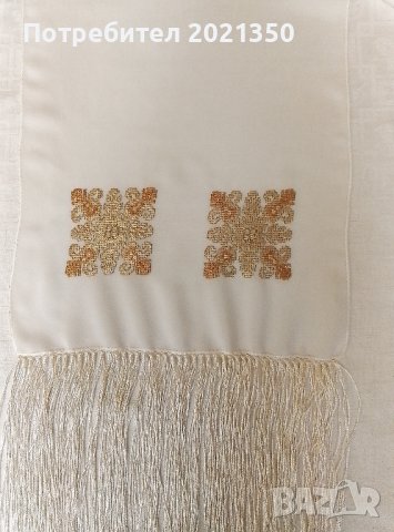 Ръчно бродиран копринен шал с автентичен мотив, снимка 2 - Шалове - 39034785