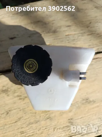 Продавам казанче за спирачна течност за Мерцедес W210, снимка 2 - Части - 47341234