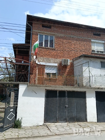 Къща близнак