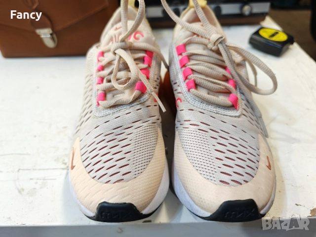 Дамски маратонки Nike Air Max 270/36 номер , снимка 2 - Маратонки - 51826466