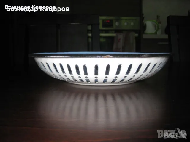 Стара емайлирана панерка.Цена 8, 50 евро.Пращам по Еконт., снимка 4 - Антикварни и старинни предмети - 49360007