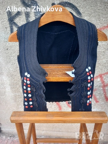 стар етнографски елек - дорамче с много гайтани и декорация