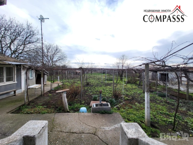 Къща с двор, с. Преселенци, Общ. Ген. Тошево - 50000евро!, снимка 11 - Къщи - 53175423