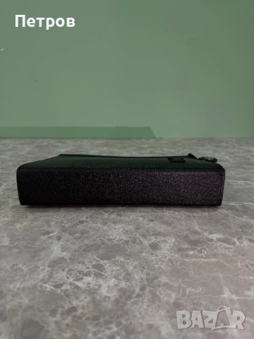 КАТО ЧИСТО НОВ Louis Vuitton Black Taiga Clutch , снимка 6 - Чанти - 52523438