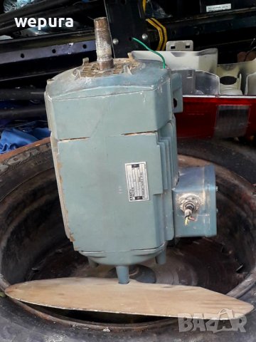 Три киловата двигател с две оси за монтаж