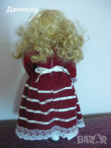 Колекционерска порцеланова кукла JULIE, снимка 2 - Колекции - 40689194