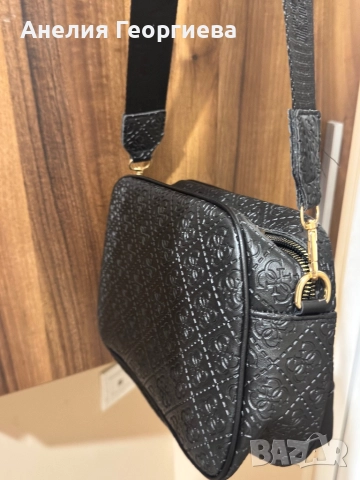 Дамска чанта Guess, снимка 3 - Чанти - 52868392