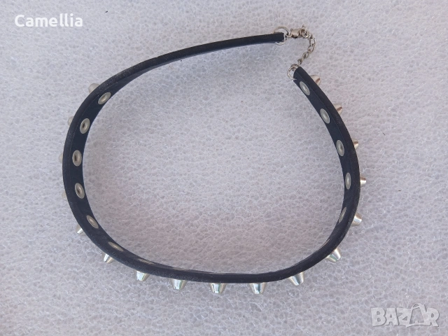 Чокър с шипове, снимка 2 - Колиета, медальони, синджири - 54136146