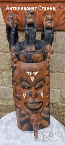 Тежка и масивна дървена маска – дялана изцяло от едно цяло дърво