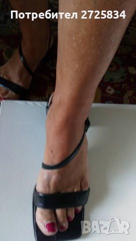 Черни сандали Bruno Magli, 39, снимка 2 - Сандали - 37240272