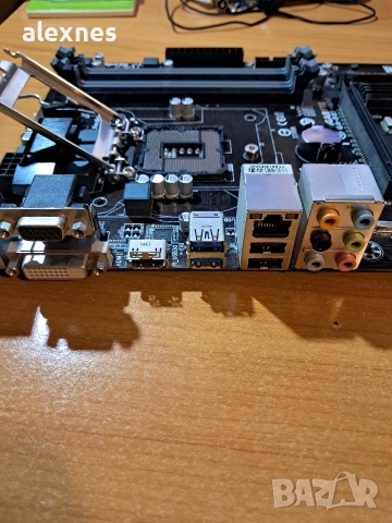 Gigabite,ASRock,Intel,Corsar socet1150, снимка 12 - Дънни платки - 52996730
