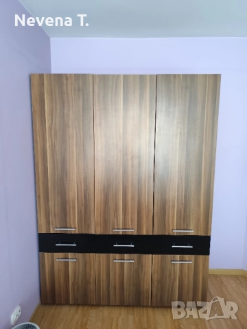 Спално обзавеждане - гардероб, тоалетка с огледало и нощни шкафчета 