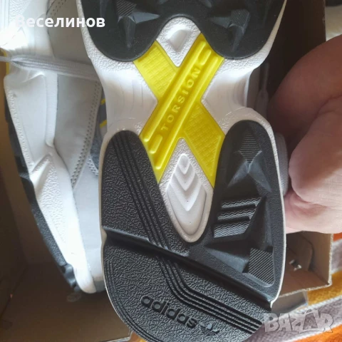 Изгодно, чисто нови Маратонки Adidas Yung 45 1/3 Чисто Нови, снимка 3 - Маратонки - 51324661