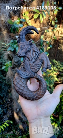 Пластика козирог ръчна дърворезба орех