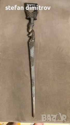 Африканска фигура от тиково дърво 