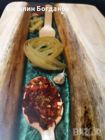 Плато за сервиране и рязане орех и епоксидна смола , снимка 3 - Прибори за хранене, готвене и сервиране - 52682327