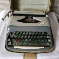 Стара пишеща машина CONSUL 232  - Made in Czechoslovakia - 1962 година, снимка 3 - Антикварни и старинни предмети - 35140849