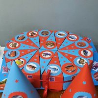 Картонена торта и шапки за рожден ден с Маккуин Светкавицата, снимка 1 - Други услуги - 31531056