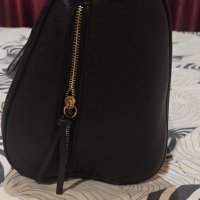 Дамска кожена черна чанта, снимка 5 - Раници - 25802666