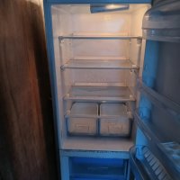 Продавам хладилник с фризер Indesit, снимка 3 - Хладилници - 44041534