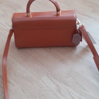 Чисто нова дамска чанта от естествена кожа на фирма  EACH OTHER от Лондон , снимка 6 - Чанти - 42106843
