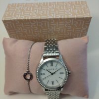 Нов дамски часовник ESPRIT с гривна., снимка 2 - Дамски - 42782750