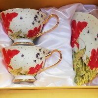 Комплект за кафе и чай от костен порцелан с червени цветя, снимка 2 - Коледни подаръци - 31062831