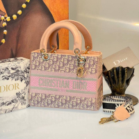 Дамска чанта на Christian Dior, снимка 2 - Чанти - 44658500