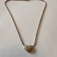 Swarovski колие с кристали, снимка 2 - Колиета, медальони, синджири - 44156378