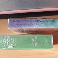 Комплект от 2 колоди таро и оракул карти Chakra Wisdom на Tori Hartman, снимка 3 - Карти за игра - 34296883