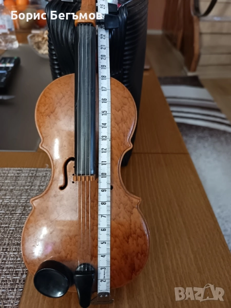 Малка пластмасова играчка цигулка , снимка 1