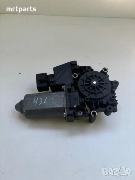 Моторче на стъклоповдигач предно ляво за Audi A6 C4/ Audi 100 , снимка 1