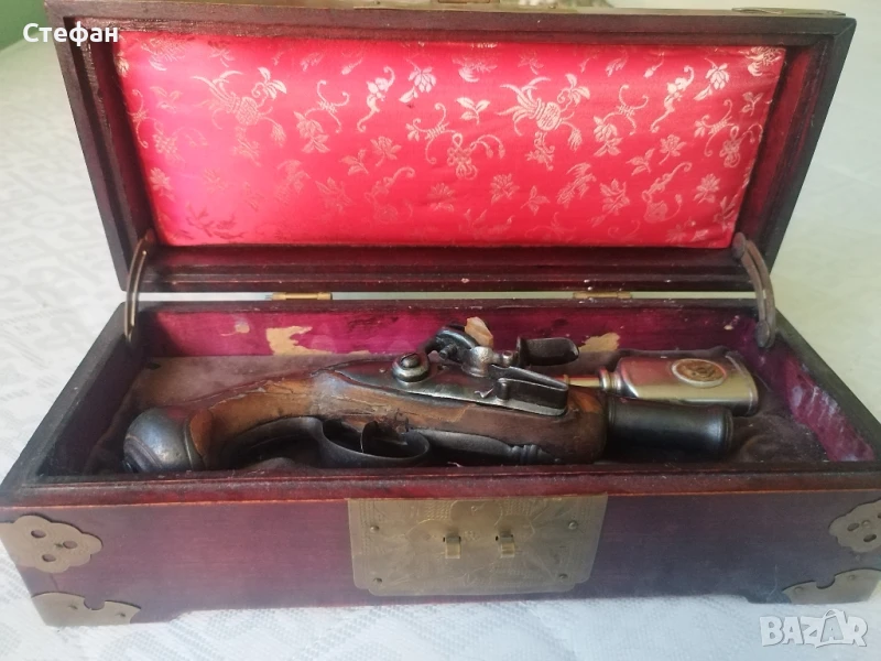 Кремъчен пистолет в куфарче., снимка 1