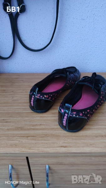 Дамски спортни обувки Adidas, снимка 1