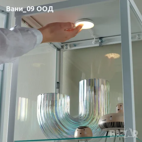 Висока витрина с осветление , снимка 3 - Секции и витрини - 49077799