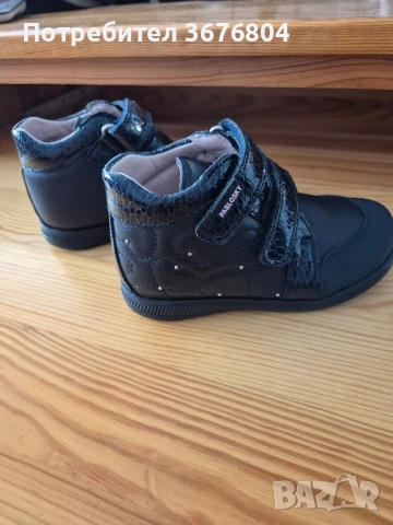 Чисто нови детски обувки Павловски !