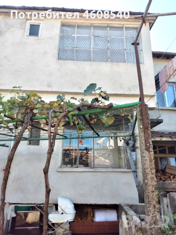 Продава се двуетажна къща в центъра на гр.Средец, снимка 2 - Къщи - 51879459