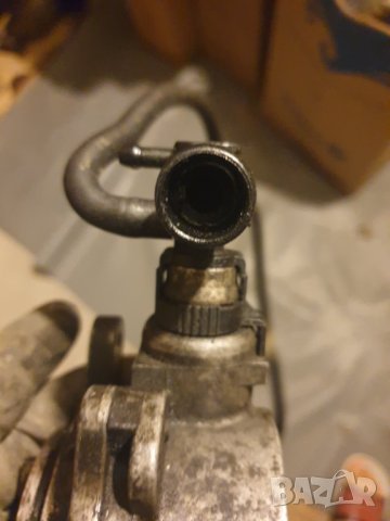 Дебитомер и вакуум помпа Рено 1.9ДЦИ 120 vakuum vakum pompa reno renault 1.9dci , снимка 2 - Части - 29940368