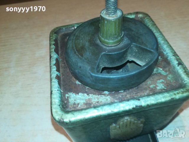 метална ретро мелница-внос холандия 2709221053, снимка 12 - Антикварни и старинни предмети - 38139016