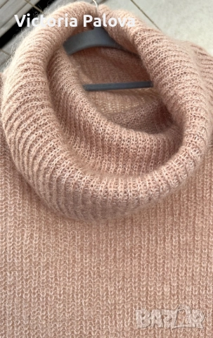 Пухкав пуловер овърсайз цвят праскова COS Швеция