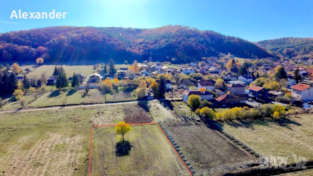 Поземлен имот - село Белчин - 1100 кв.м.