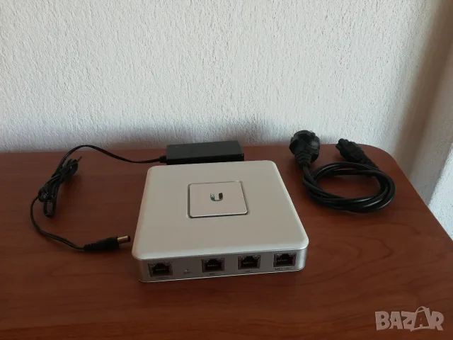 Ubiquiti Networks USG gateway/controller