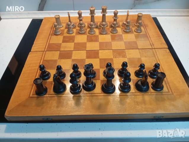 Голям Шах с големи бакелитови фигури 