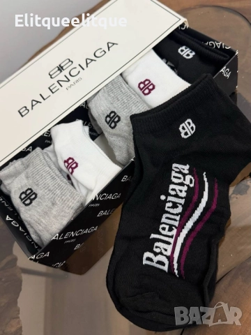 чорапи в кутия Balenciaga 