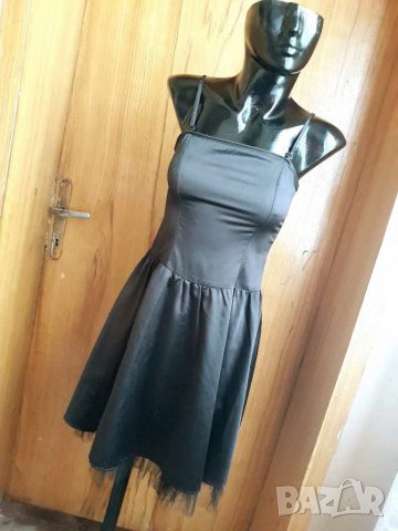  Черна сатенена разкроена рокля С/М, снимка 1 - Рокли - 19277291