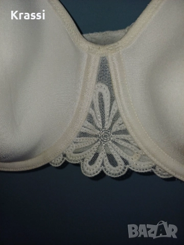 Бял сутиен Triumph  95 B нов, снимка 4 - Бельо - 52771243