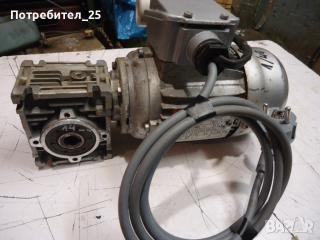 Монофазен мотор-редуктор 35об/мин., снимка 1 - Електродвигатели - 44679285