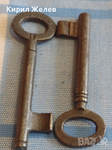 Два стари ключа от соца за брава за КОЛЕКЦИЯ ДЕКОРАЦИЯ БИТОВ КЪТ 29258, снимка 2 - Други ценни предмети - 44819324